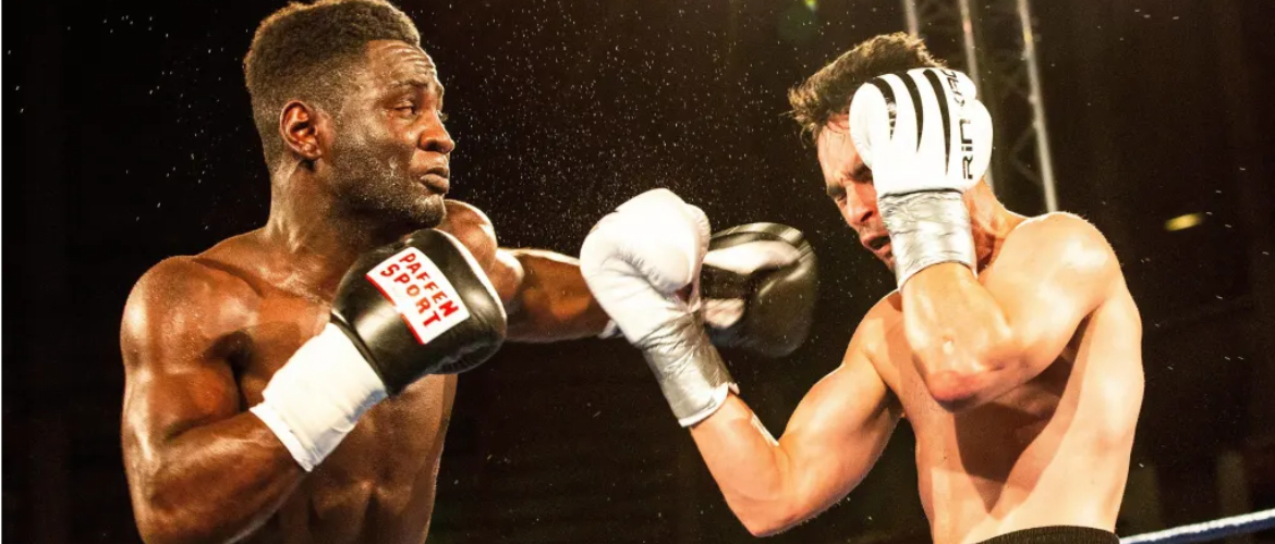 Deux boxeur dans un match